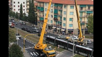 Scontro auto-tramvia: ripreso servizio Scontro auto-tramvia: ripreso servizio