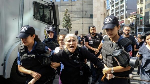 Turquie : une manifestation de mères de disparus réprimée par la police Turquie : une manifestation de mères de disparus réprimée par la police