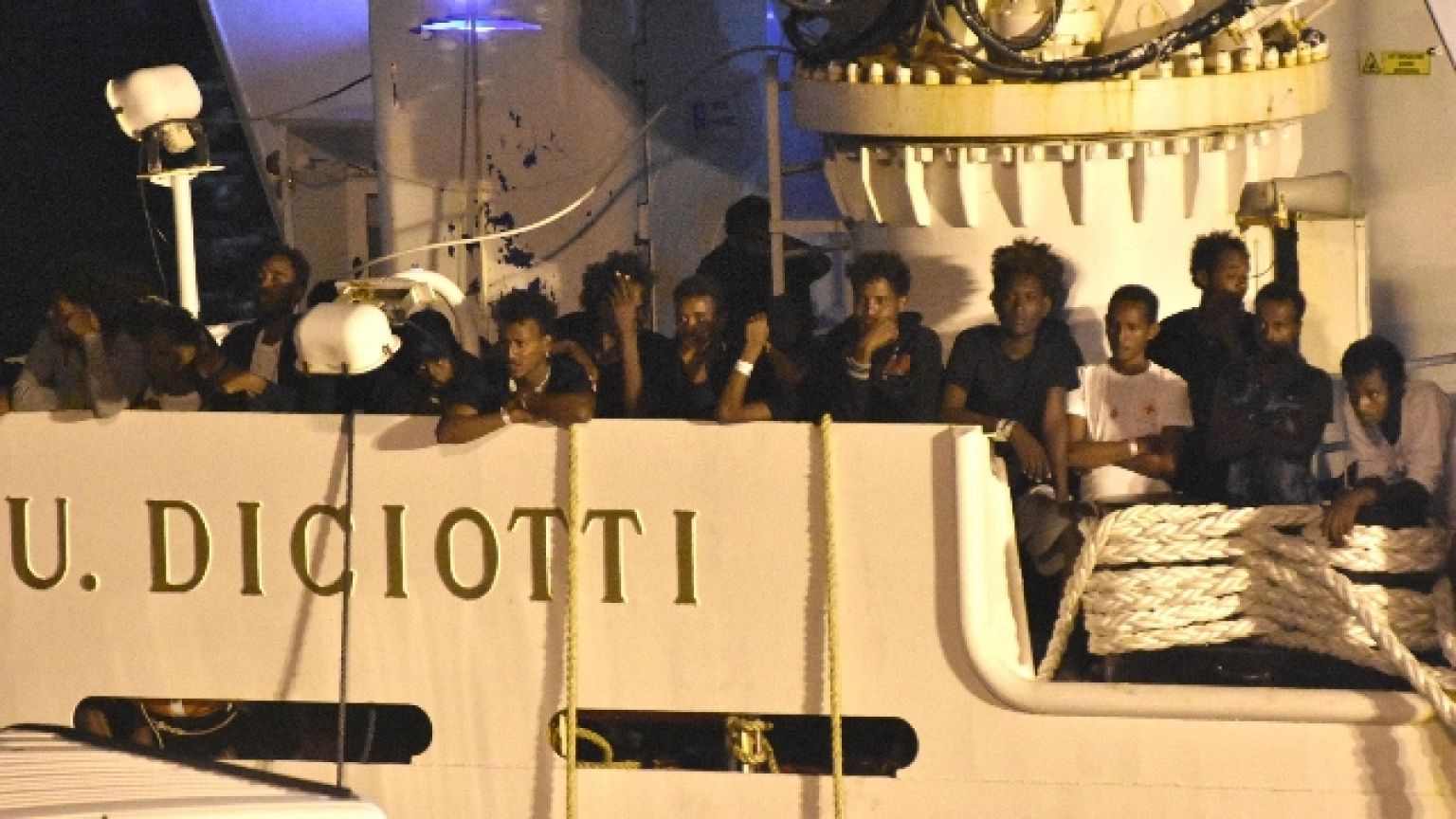 Iniziato sbarco da Diciotti