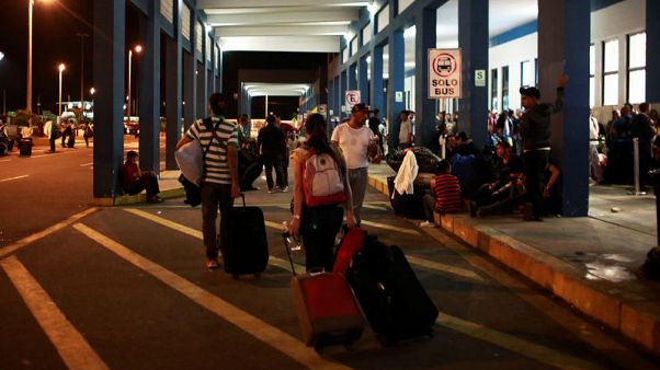 Hundreds of Venezuelan migrants enter Peru despite passport rule Hundreds of Venezuelan migrants enter Peru despite passport rule
