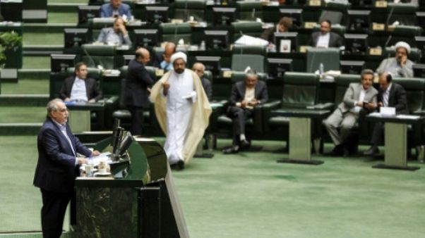 Iran: nouveau revers pour Rohani après le limogeage du ministre de l'Economie Iran: nouveau revers pour Rohani après le limogeage du ministre de l'Economie