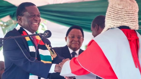 Emmerson Mnangagwa investi président d'un "nouveau" Zimbabwe Emmerson Mnangagwa investi président d'un "nouveau" Zimbabwe