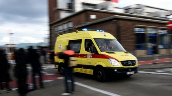 Une ambulance quitte l'aéroport de Bruxelles le 22 mars 2016 Une ambulance quitte l'aéroport de Bruxelles le 22 mars 2016