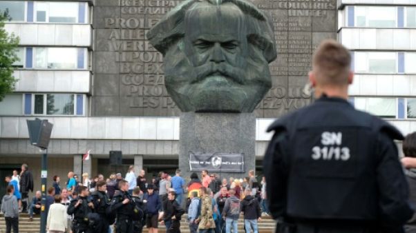 Allemagne: des blessés lors d'un défilé de l'extrême droite après une "chasse" aux étrangers Allemagne: des blessés lors d'un défilé de l'extrême droite après une "chasse" aux étrangers