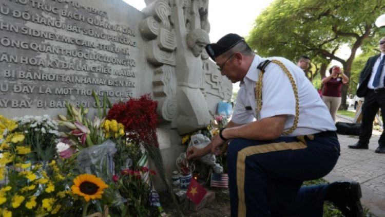 Vietnam: hommages à l'ex-prisonnier de guerre John McCain