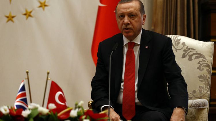 تلفزيون: أردوغان وماي يبحثان العلاقات الاقتصادية والتجارية والاستثمارات