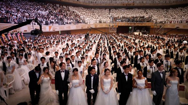 New generations sustain South Korean church’s mass weddings New generations sustain South Korean church’s mass weddings