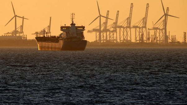 Oil rises on expectations of tightening market Oil rises on expectations of tightening market