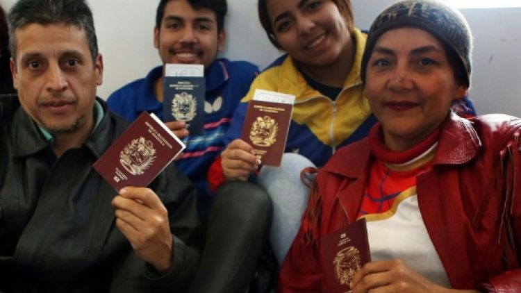 Une centaine de Vénézuéliens rentrent du Pérou dans un avion envoyé par Maduro