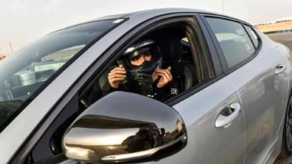 Sur un circuit de Ryad, des Saoudiennes goûtent au grand frisson Sur un circuit de Ryad, des Saoudiennes goûtent au grand frisson