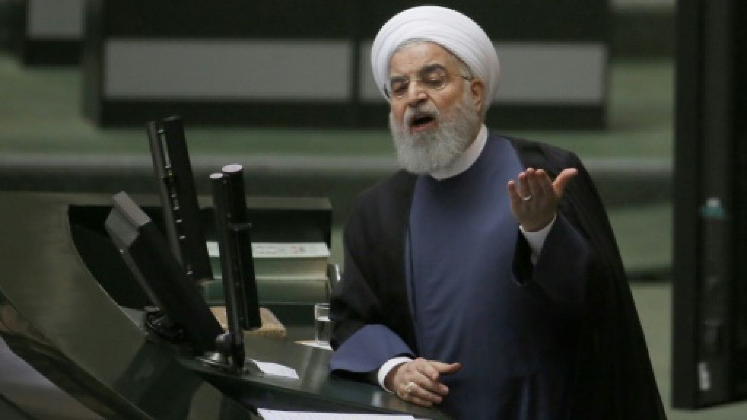 Iran: le Parlement insatisfait des explications de Rohani sur la crise économique