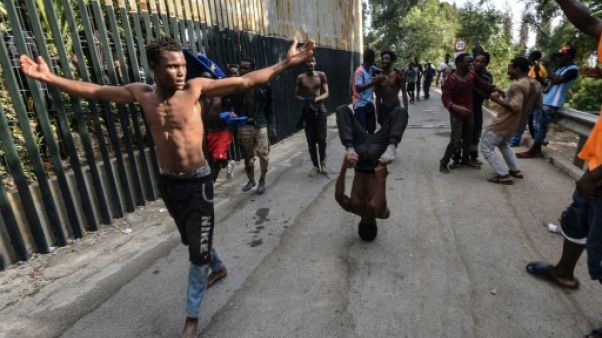 Espagne: arrestation de 10 migrants entrés de force à Ceuta Espagne: arrestation de 10 migrants entrés de force à Ceuta
