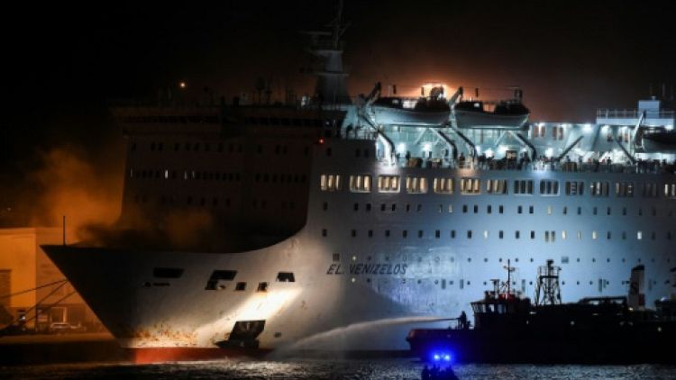 Un ferry grec rentre au port après un incendie à bord, pas de victimes