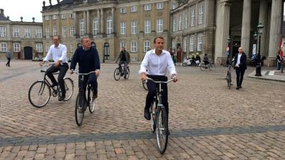 Le Tour de France partira bientôt du Danemark, assure Macron, à vélo dans Copenhague