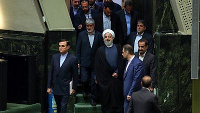 تزايد الضغوط على روحاني مع سعي البرلمان لعزل وزيرين آخرين