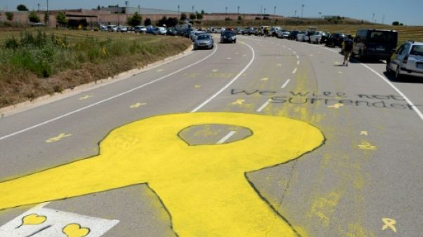 En Catalogne, les rubans jaunes de la discorde En Catalogne, les rubans jaunes de la discorde