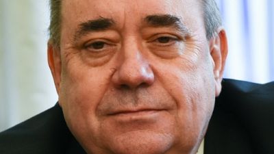 Accusé de harcèlement sexuel, l'ex-Premier ministre écossais Salmond quitte son parti