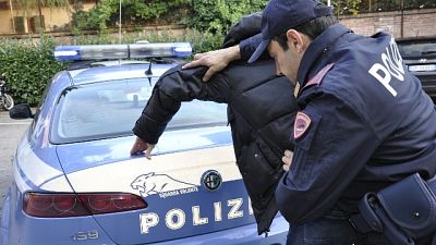 Armato minaccia donna: preso a Firenze