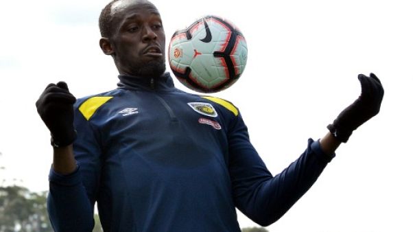 Coup de foudre en Australie: Usain Bolt en piste pour son premier match de foot Coup de foudre en Australie: Usain Bolt en piste pour son premier match de foot