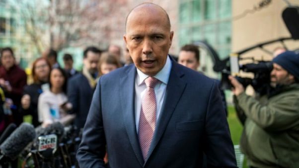 Australie: un scandale de jeunes filles au pair frappe le ministre de l'Intérieur Australie: un scandale de jeunes filles au pair frappe le ministre de l'Intérieur