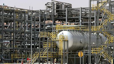 النفط يهبط متأثرا بالحروب التجارية لكن عقوبات إيران الوشيكة تكبح الخسائر