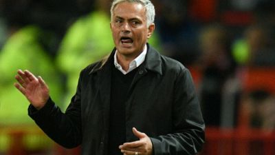 Angleterre: Mourinho au feu orange