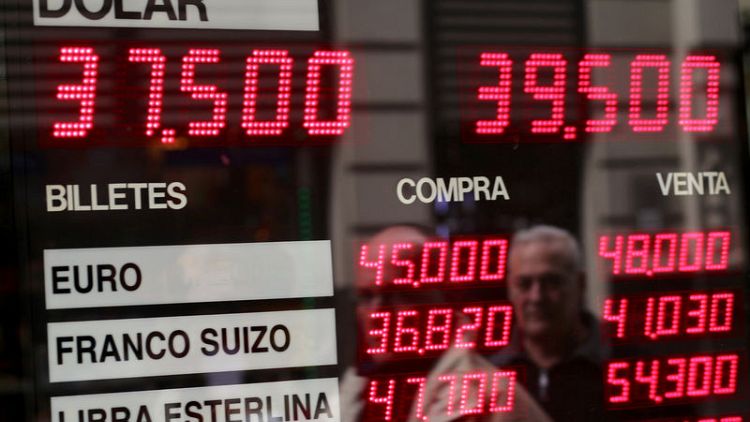 البيزو الأرجنتيني يرتفع بفضل تدخل البنك المركزي وبيان دعم من صندوق النقد