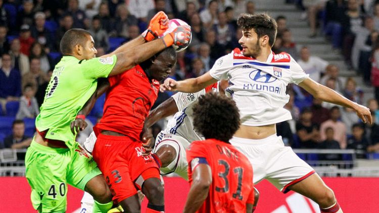 Saint-Maximin's goal gives Nice shock 1-0 win over Lyon