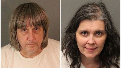 زوجان من كاليفورنيا يدفعان ببراءتهما في اتهامات بتعذيب أطفالهما الثلاثة عشر