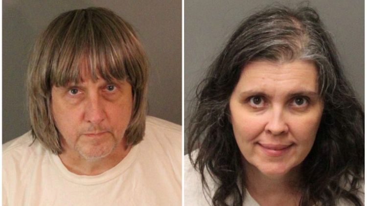 زوجان من كاليفورنيا يدفعان ببراءتهما في اتهامات بتعذيب أطفالهما الثلاثة عشر