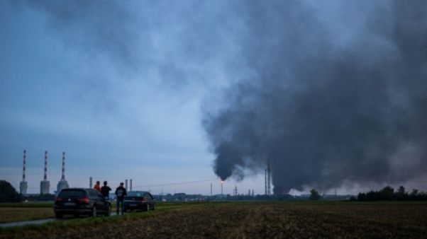 Allemagne : dix blessés dans un incendie dans une raffinerie Allemagne : dix blessés dans un incendie dans une raffinerie