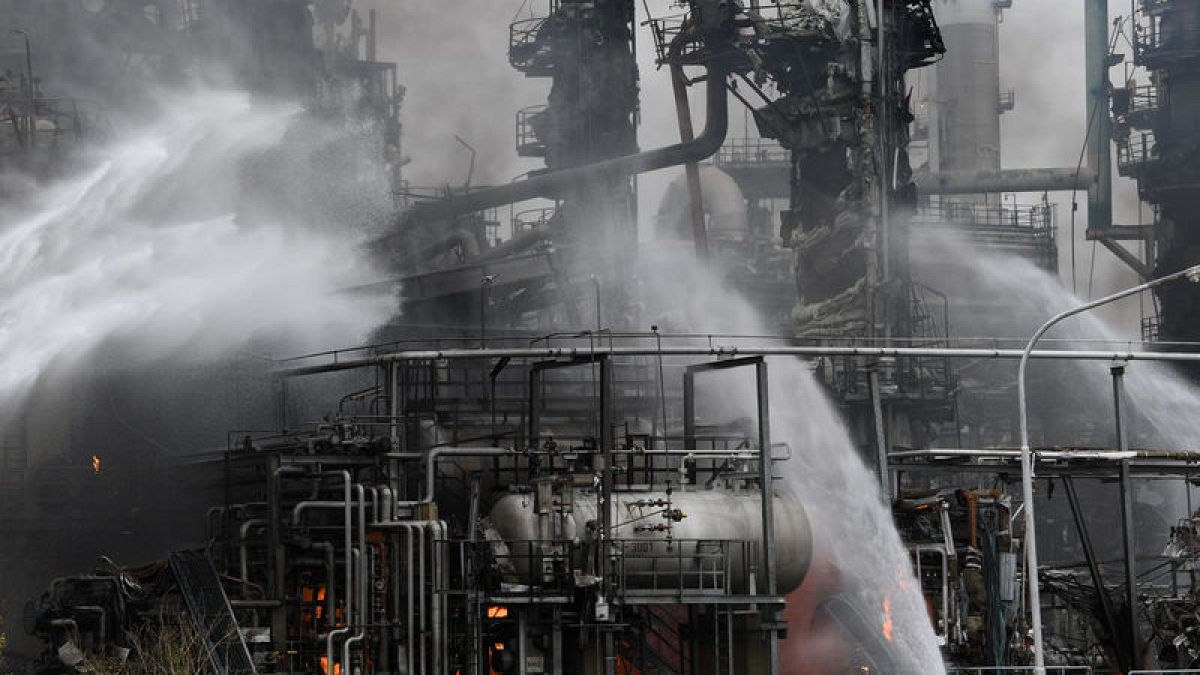 Fire at Germany's Vohburg refinery under control, investigation ...