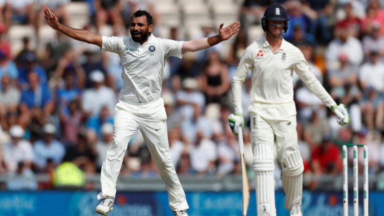 India strike just before lunch to halt England fightback