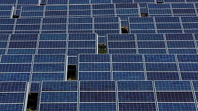 الاتحاد الأوروبي يلغي قيودا تجارية على الألواح الشمسية الصينية