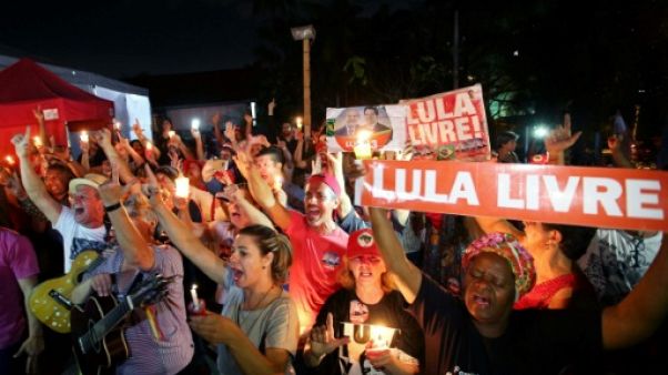Présidentielle au Brésil : le parti de Lula défiant malgré son inéligibilité Présidentielle au Brésil : le parti de Lula défiant malgré son inéligibilité