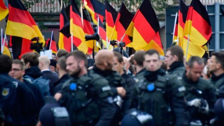 Allemagne: neuf blessés lors d'un face-à-face entre pro et anti-étrangers à Chemnitz