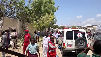 مقتل 6 في هجوم بسيارة ملغومة شنته حركة الشباب بوسط مقديشو مقتل 6 في هجوم بسيارة ملغومة شنته حركة الشباب بوسط مقديشو