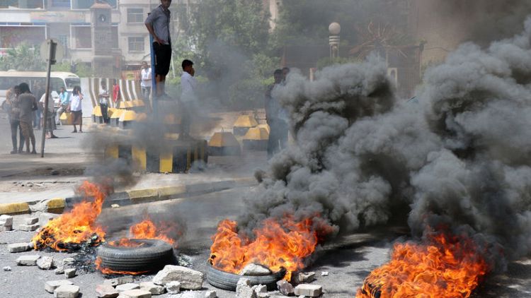 Protests over Yemen's weakening currency paralyse Aden