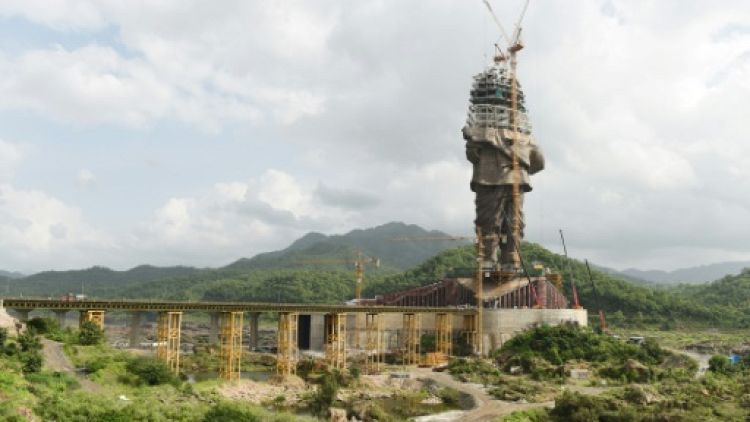 En Inde, deux statues aussi politiques que gigantesques