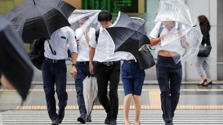 اليابان تنصح مليون شخص بإخلاء منازلهم بسبب الإعصار جيبي