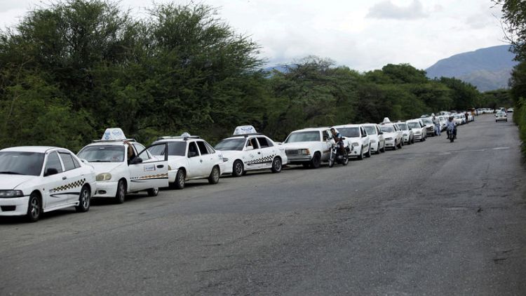 Venezuelan drivers face long lines for fuel as new payment system flops