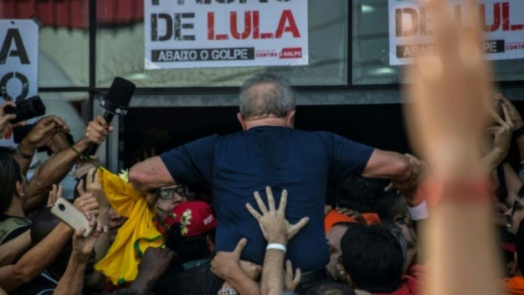 Brésil: une campagne surréaliste, une présidentielle imprévisible