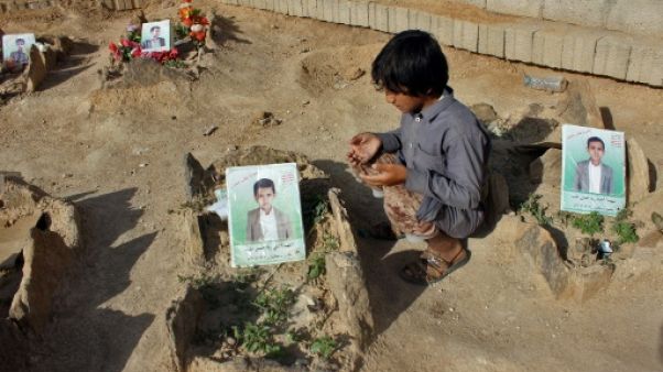 "Ils sont montés au ciel": des enfants victimes collatérales du conflit au Yémen "Ils sont montés au ciel": des enfants victimes collatérales du conflit au Yémen