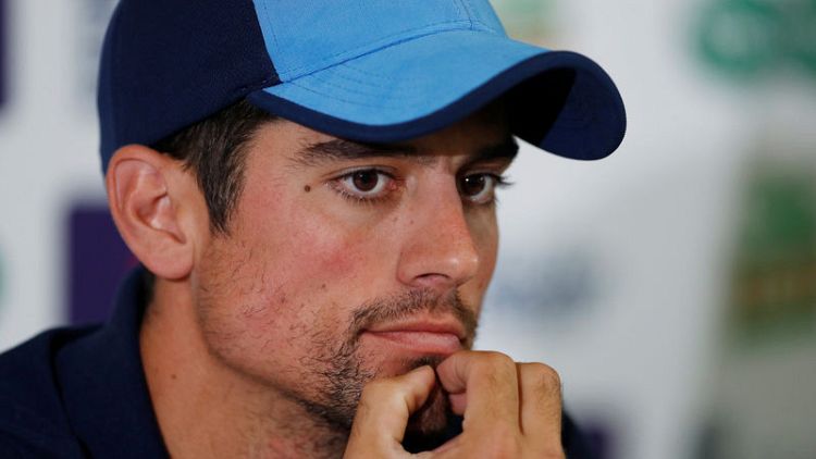 England's Cook cried when he told team mates of retirement