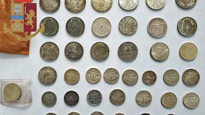 Monete antiche rubate, denunciati 18enni