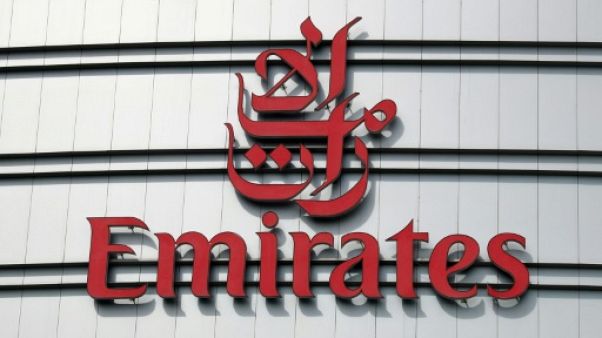 Logo de la compagnie aérienne Emirates, prise le 10 août 2017 à Dubai Logo de la compagnie aérienne Emirates, prise le 10 août 2017 à Dubai