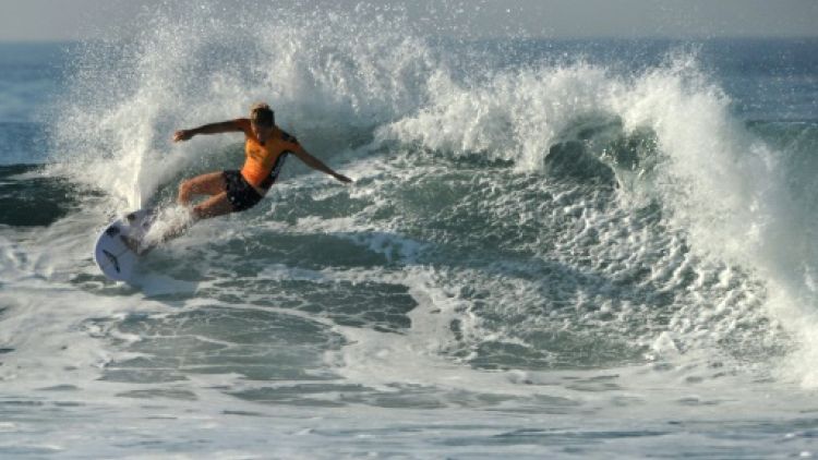 Surf: égalité hommes-femmes des primes sur le circuit mondial