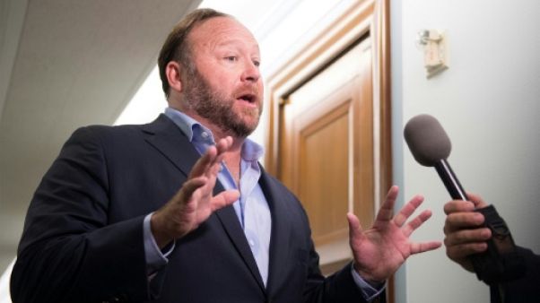 Twitter décide finalement de bannir Alex Jones, un complotiste américain d'extrême-droite Twitter décide finalement de bannir Alex Jones, un complotiste américain d'extrême-droite