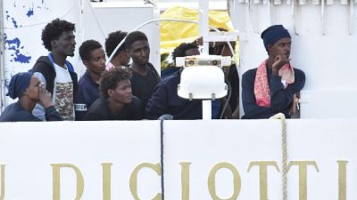 "Cercano migranti Diciotti",17 prelevati
