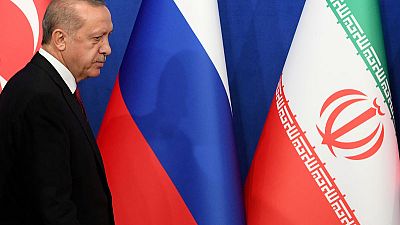 موقع: أردوغان يجتمع بخامنئي في طهران بعد قمة بشأن سوريا موقع: أردوغان يجتمع بخامنئي في طهران بعد قمة بشأن سوريا